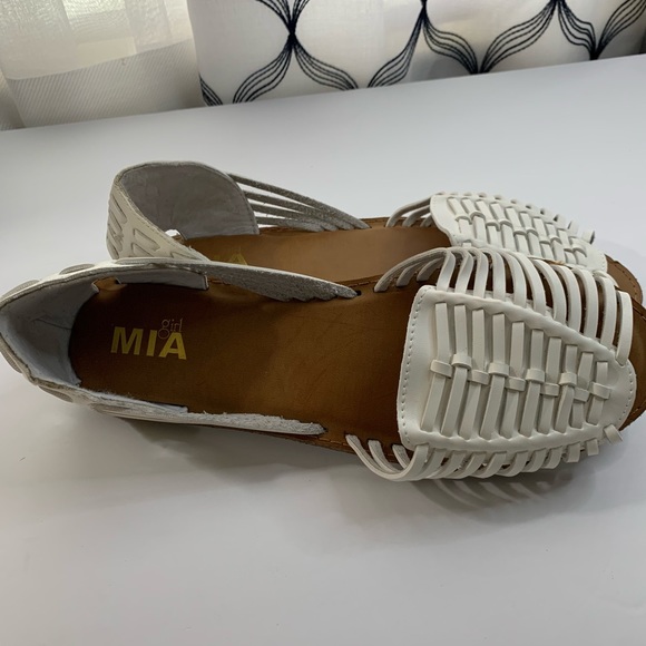Mia girl Women’a Huarache Sandal Flat White color, size 6,7,8,9,11 - Picture 7 of 15